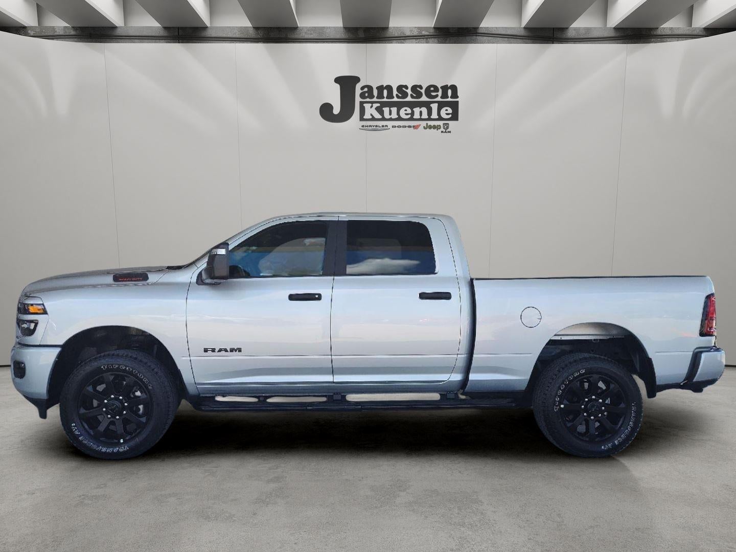 2026 RAM 2500 Big Horn Crew Cab 4x4 6'4' Box in Silver Zynith — front three-quarter view